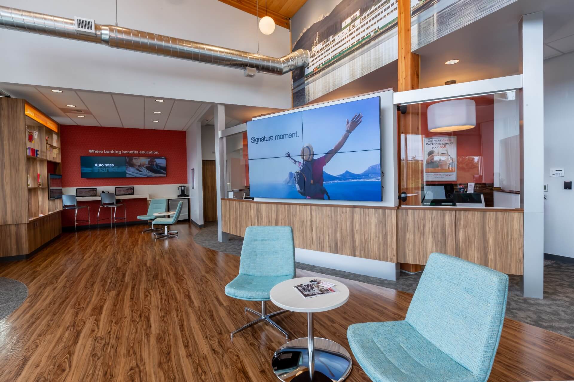 Image of Inspirus Credit Union in Bremerton's well-designed waiting area, which includes seating options, a reception desk, and eye-catching digital signage.