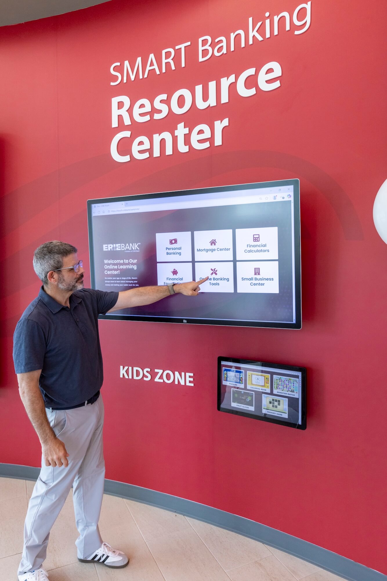 ERIEBANK Woodmere - touchscreen example